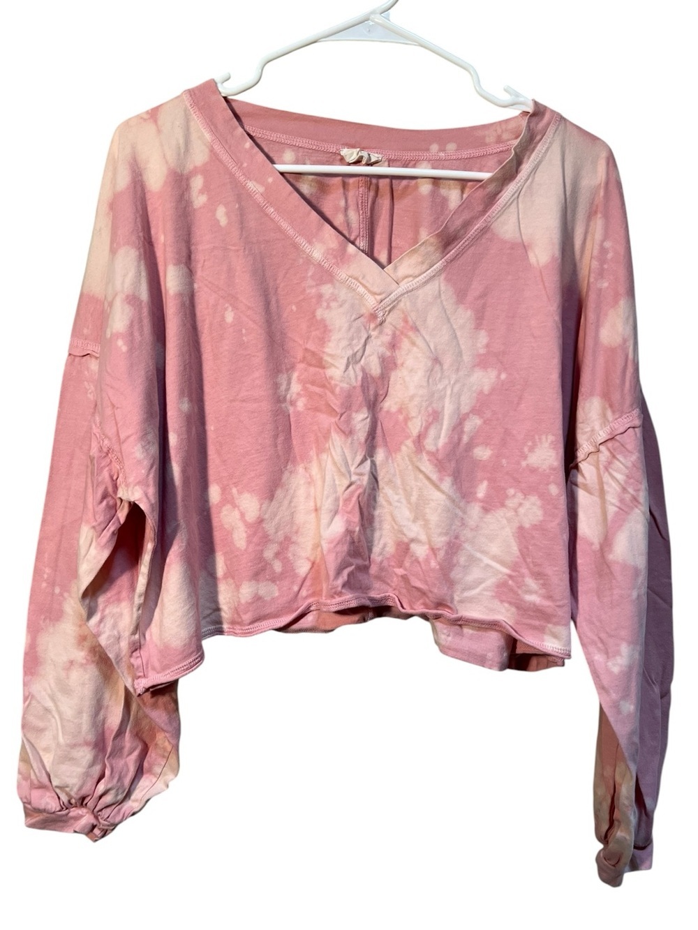 Peach Love California Women's Size Small Cropped V-Neck T-Shirt Long Sleeve Pink